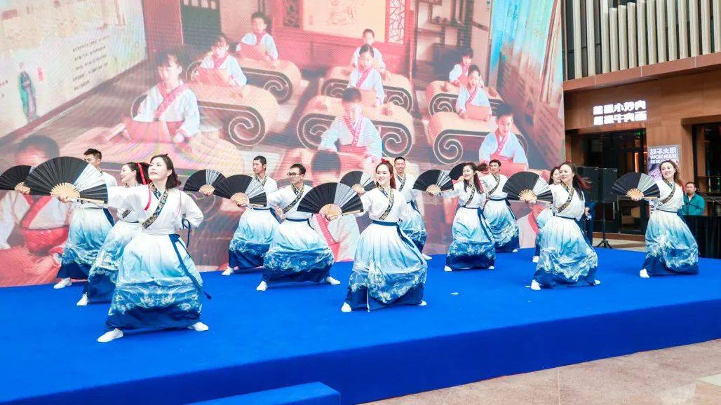 长三角首届新江南文化职工艺术节职工工间操比赛金奖获得者表演工间操《贤师风采》