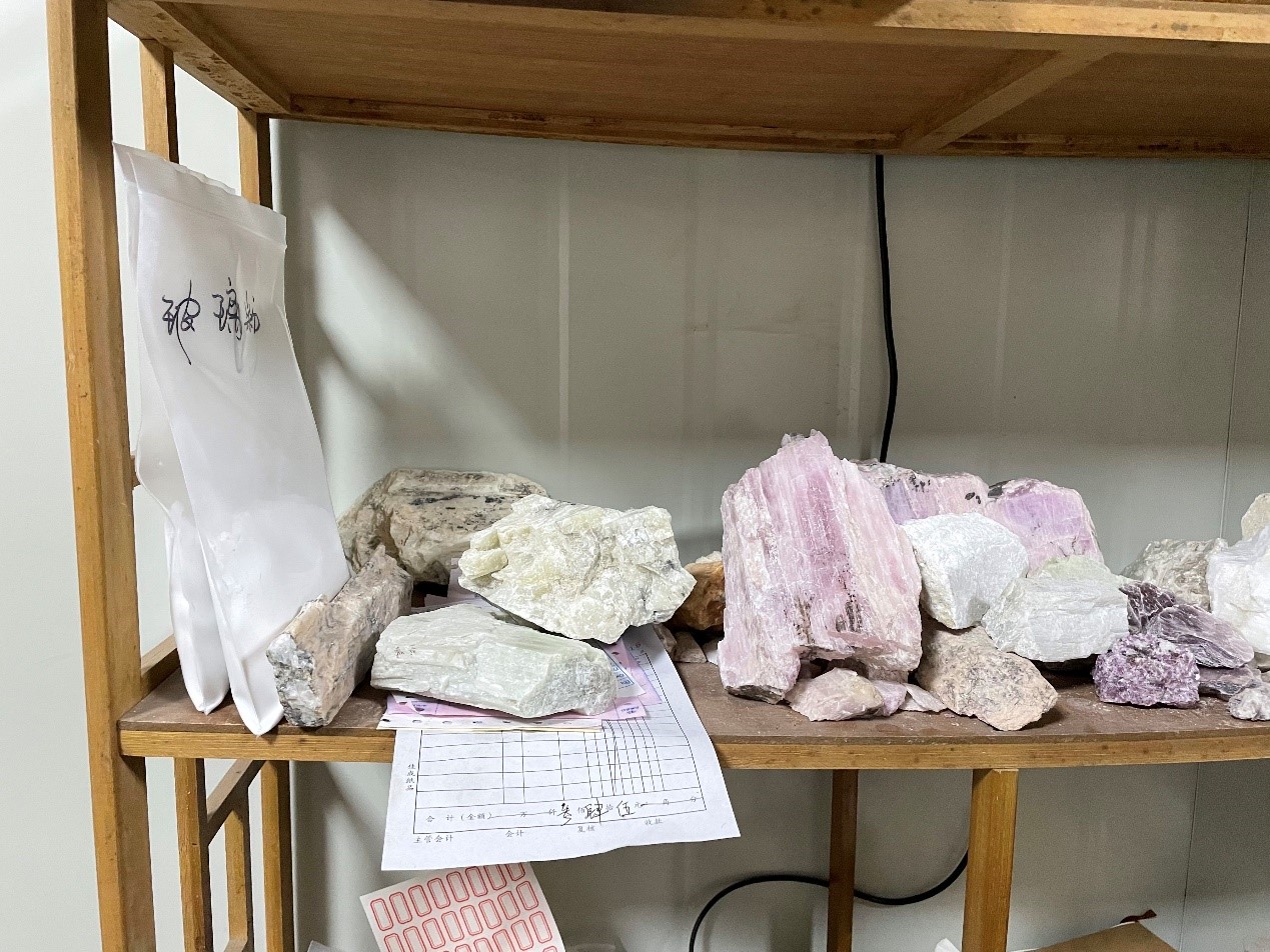 从"绝对不愁卖"到"圈矿求变" 非洲锂矿贸易商谨慎"逐梦 "|非洲_新浪