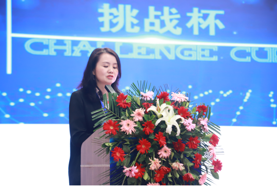 (湖北中医药大学研究生处处长、外国语学院院长刘娅教授)