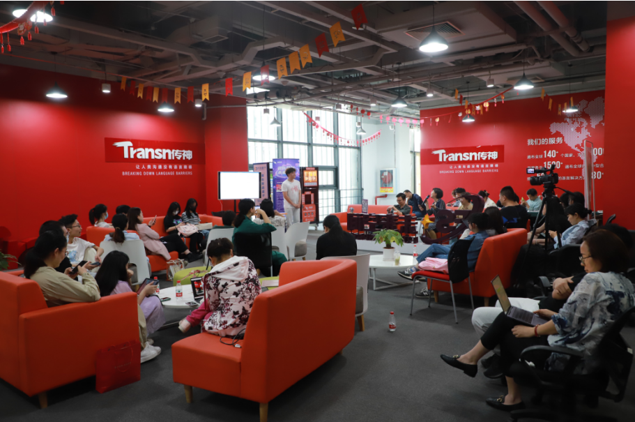 (外语类专业创新创业孵化工作坊模拟路演)