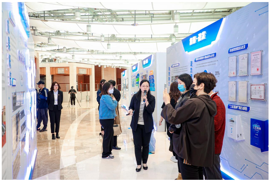 “工匠精神”研讨系列活动回顾展在现场展出