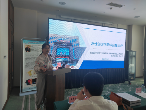 成都大学附属医院烧伤二病区主任徐尚刚做了急诊开放性伤口清创缝合术专家共识解读。