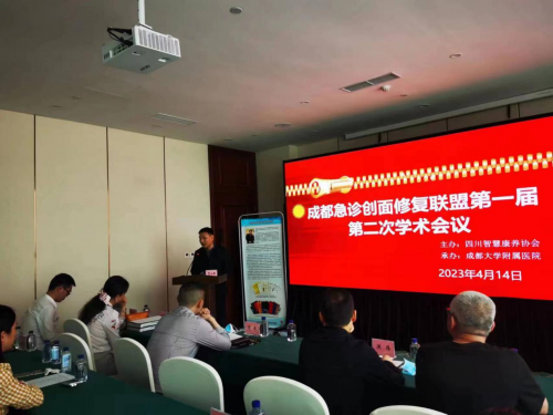 本次会议邀请了成都市第二人民医院烧伤科王德怀主任就糖尿病足创面处理进行科分享。