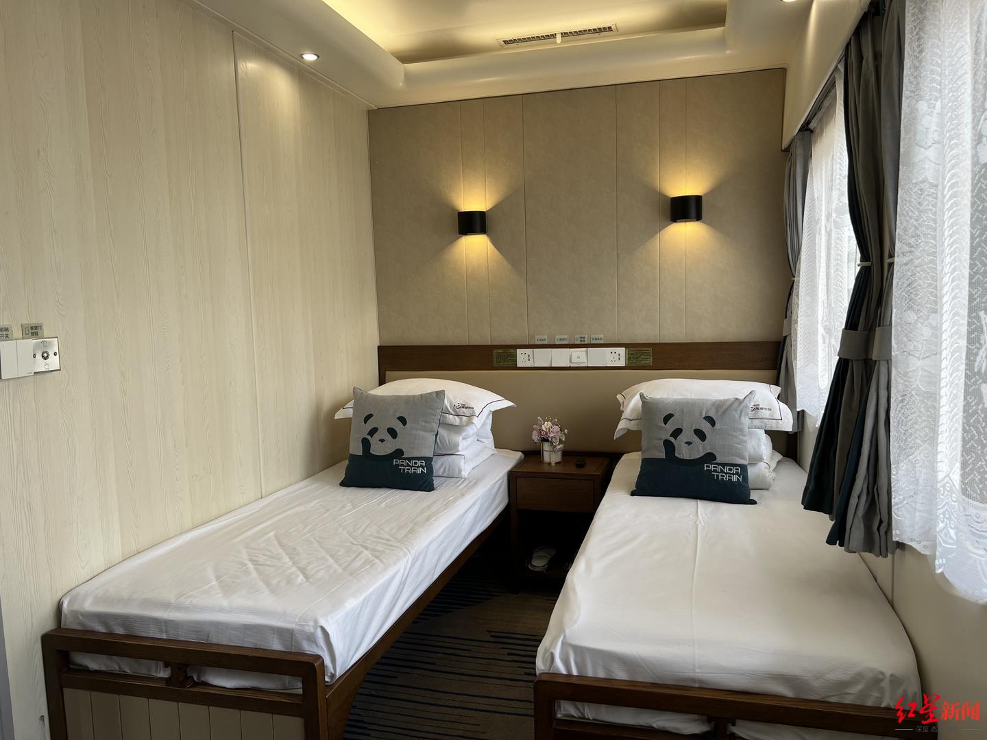 "熊猫专列"列车内部 资料图