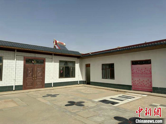4月中旬,甘肃省金昌市金川区双湾镇龙寨村村民韩梅芳家,新改造的院落