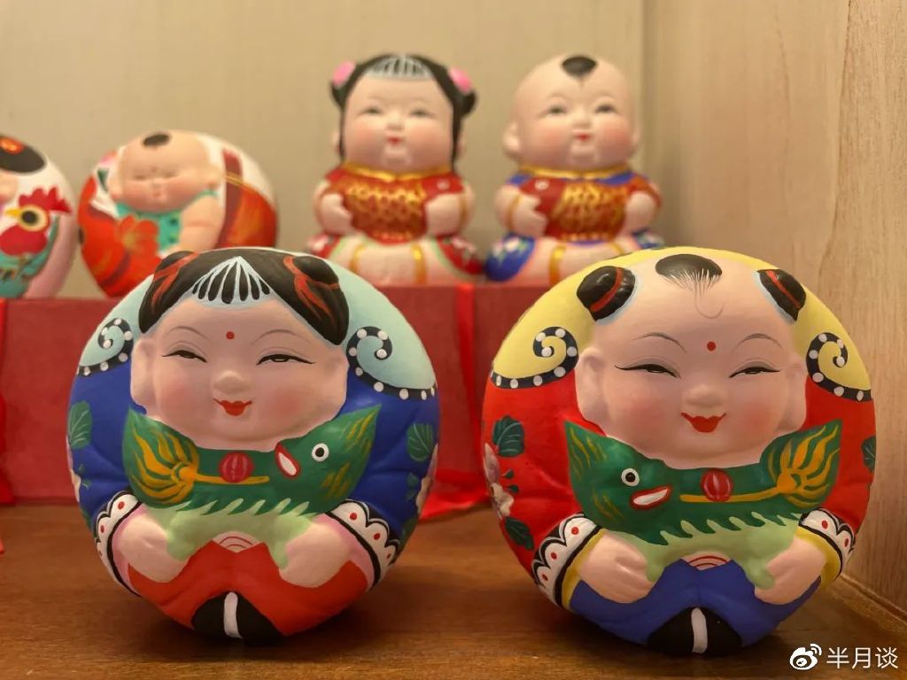惠山泥人传统人物形象"阿福"和"阿喜" 朱国亮 摄