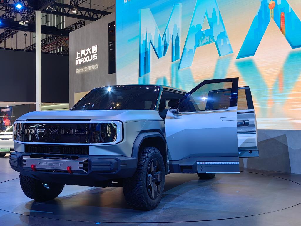 4月18日,上汽大通maxus"大型纯电性能皮卡"gst概念车全球首发亮相.