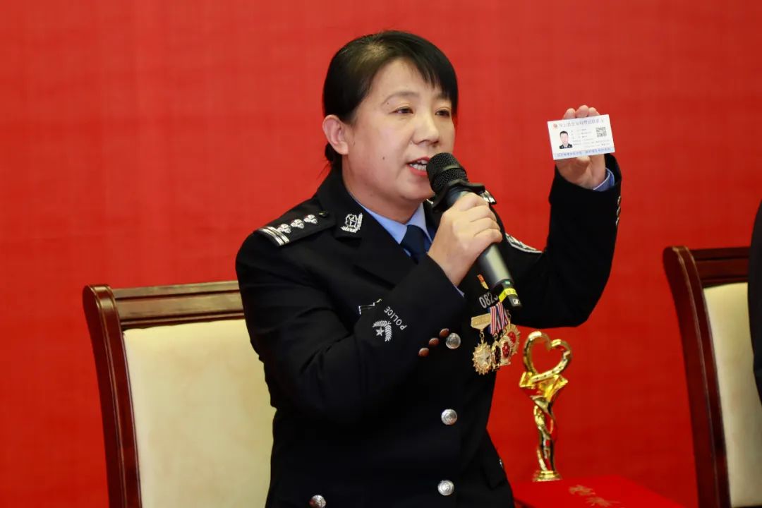 致敬奋斗者丨王桂芳:公安法制战线上的"标杆"|公安_新浪财经_新浪网