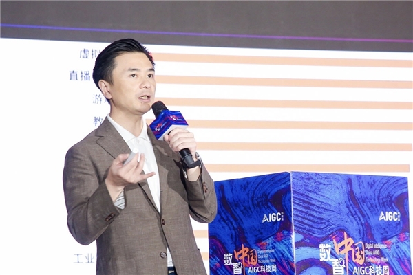 (万兴科技副总裁张铮现场发表主题演讲)