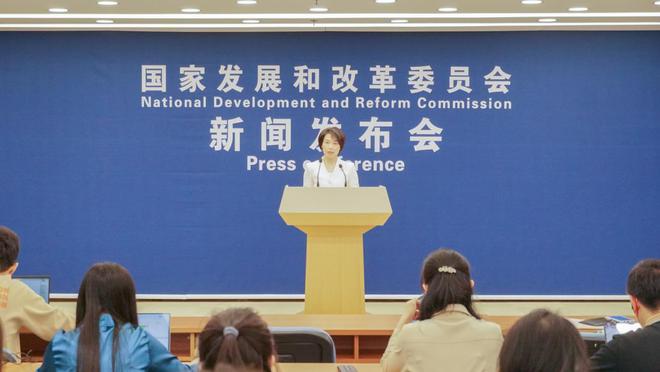 周頔 摄4月19日,在国家发展改革委召开的4月例行新闻发布会上,有媒体