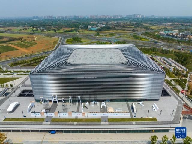 这是2023年4月18日拍摄的东安湖体育公园多功能体育馆,成都大运会竞技