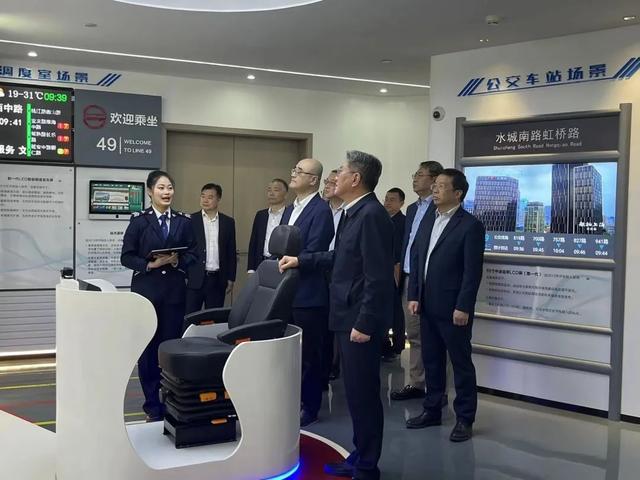 久事集团党委书记,董事长过剑飞,党委副书记,总裁郑元湖参加调研座谈