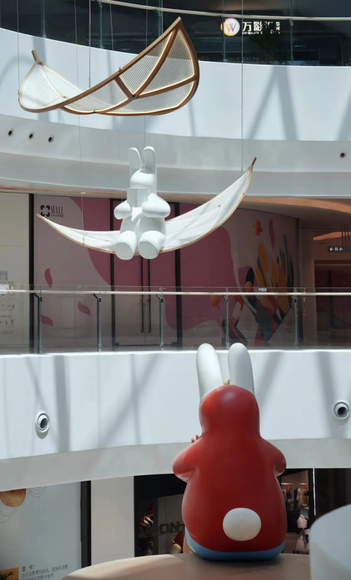 以国际艺术大师为华发中城商都设计的IP形象“UTU”为灵感，