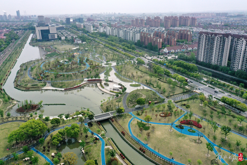 这座以智慧跑道,智趣乐园为特色的大型生态休闲公园在闵行建成开放