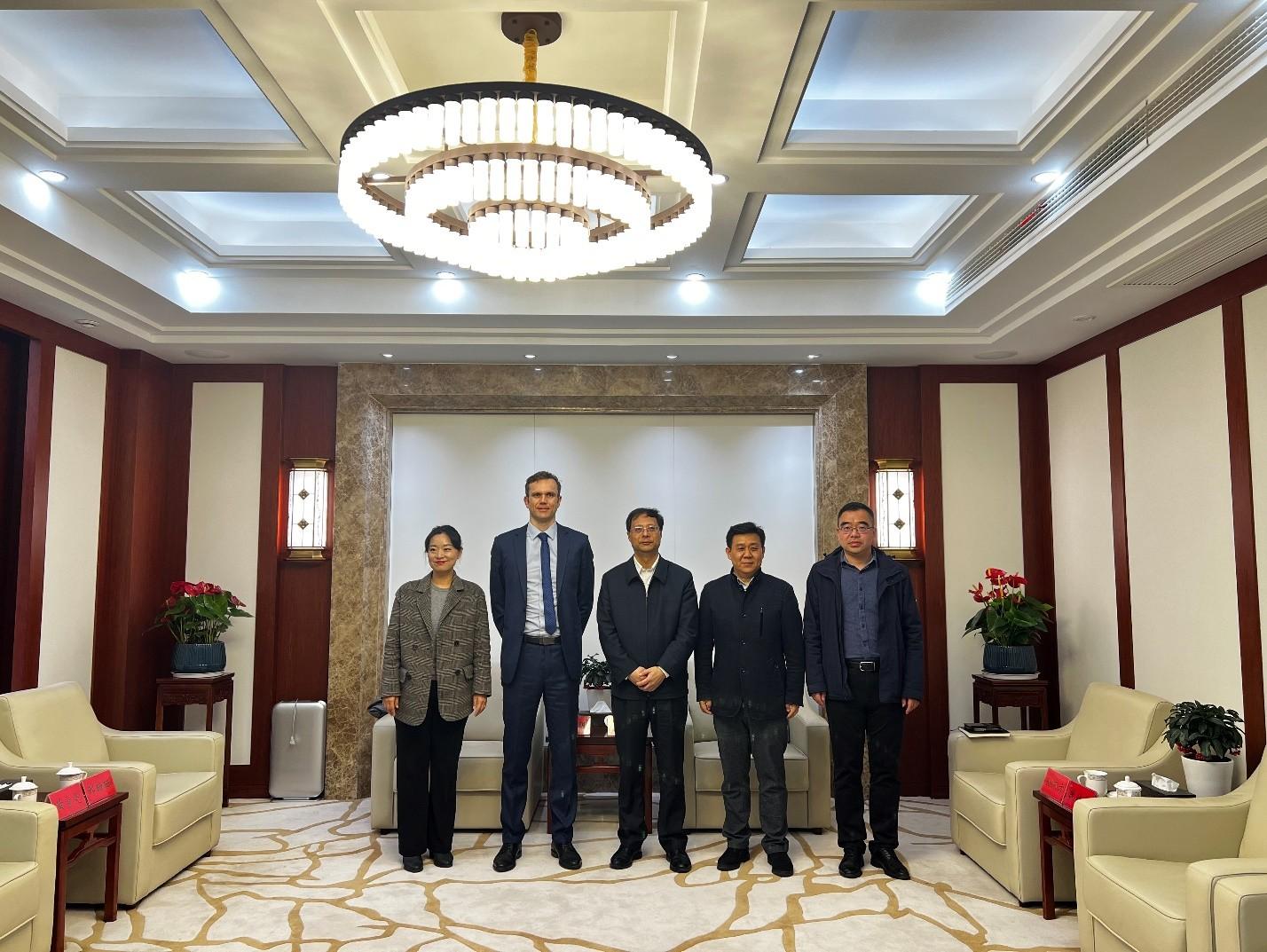 （来源：看头条网）