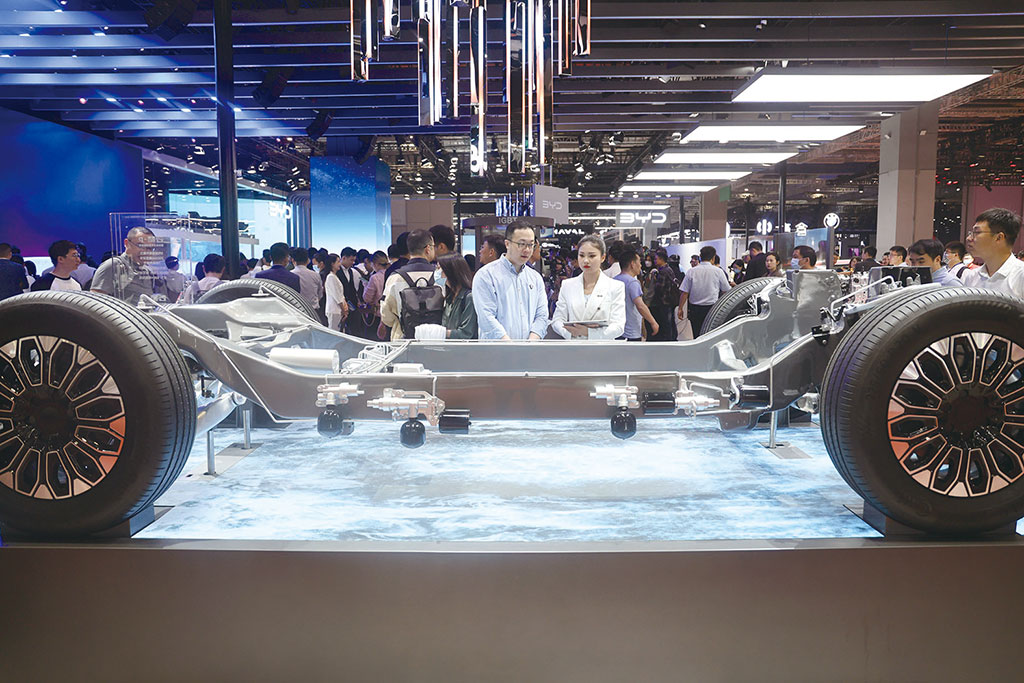 图为第二十届上海国际汽车工业展览会现场. 徐培钦 摄