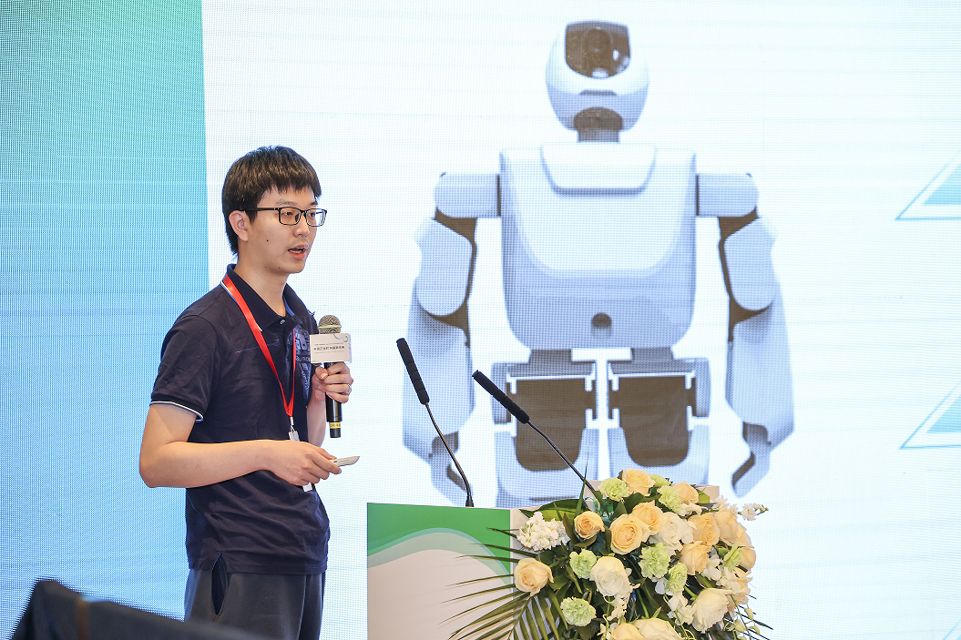 乐聚研发副总裁吴雨璁发表演讲