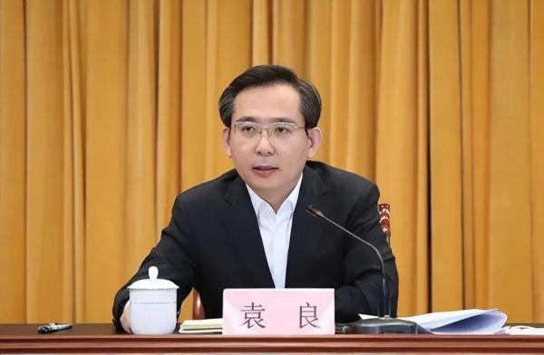 山东省政府新任命两位副秘书长均为75后