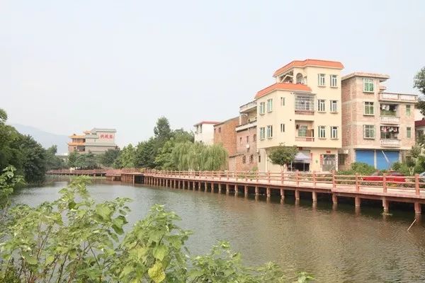 中国端砚文化村白石村因此得名为是四大名砚之首"端砚"的原产地肇庆端