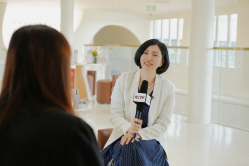 央视《创新之路》节目组对银谷芳香总裁皮汨源女士进行了专访