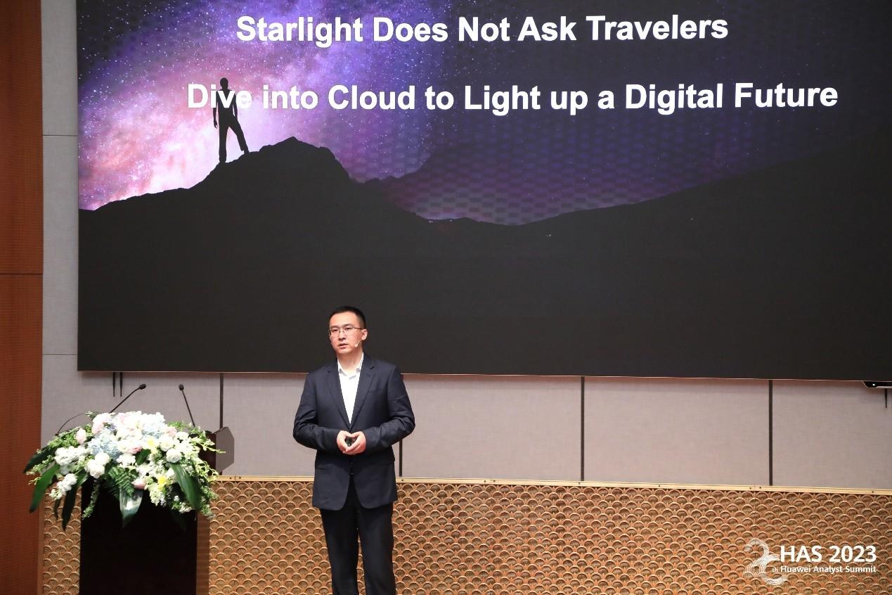 华为云Stack总裁尚海峰发表主题演讲