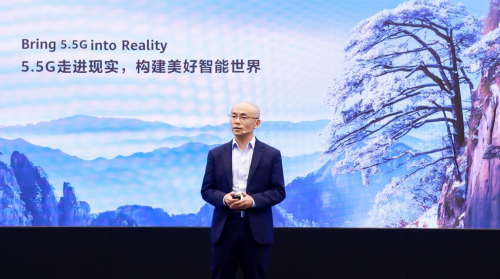 图：华为无线网络产品线副总裁、首席营销官 甘斌就“将5.5G带入现实” 进行主题发言