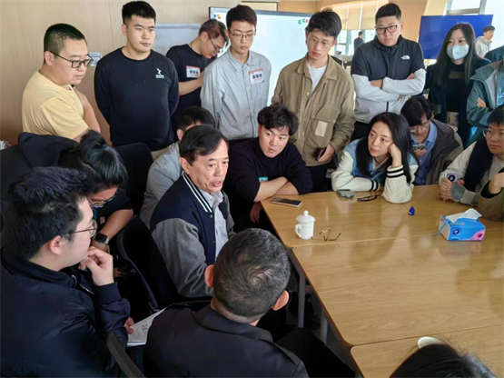 XbotPark机器人基地发起人李泽湘教授与高秉强教授均参与共创活动，并为现场的导师与创业者带来闭门分享。