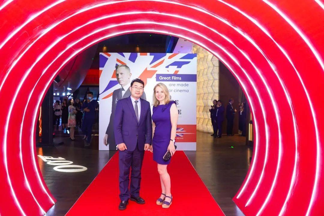 受邀参加英国驻华使馆举办的鸡尾酒会