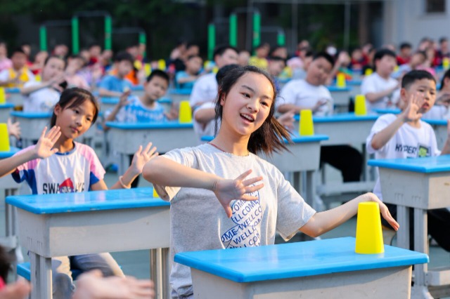 湖北襄阳:灵动课桌操 活力满校园_新浪财经_新浪网