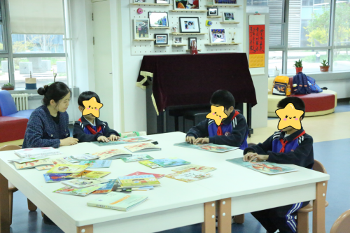 刘娅老师带领三位小朋友阅读《龙的图书馆》明盲对照版