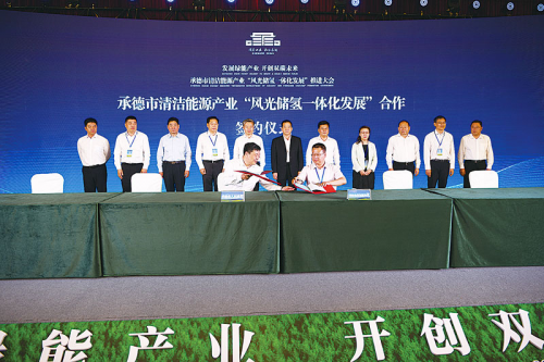 （2023-2025年将是全球绿氢（风光氢一体化）项目密集开建期）