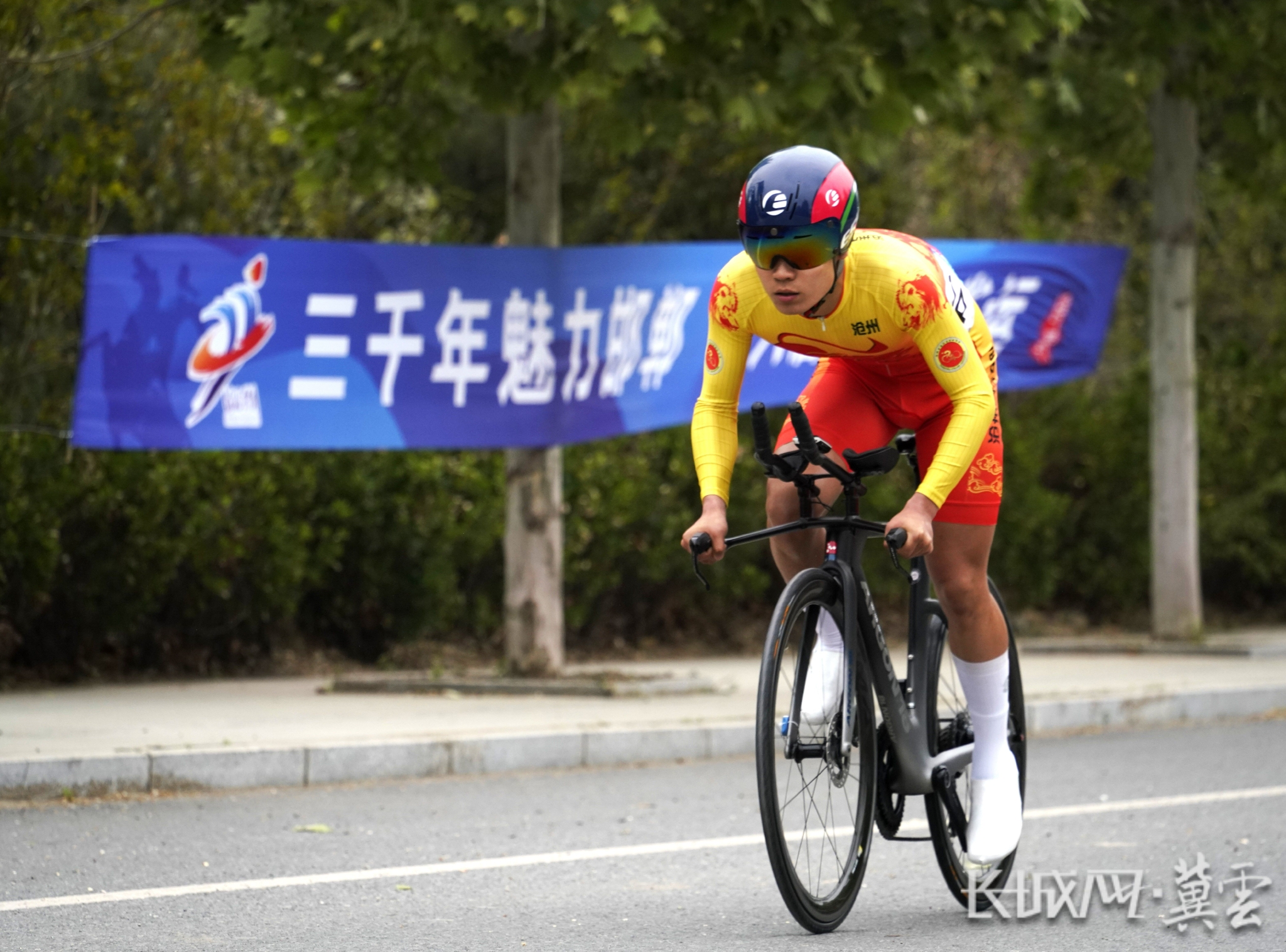 河北省第十六届运动会青少年组公路自行车比赛开赛_新浪财经_新浪网