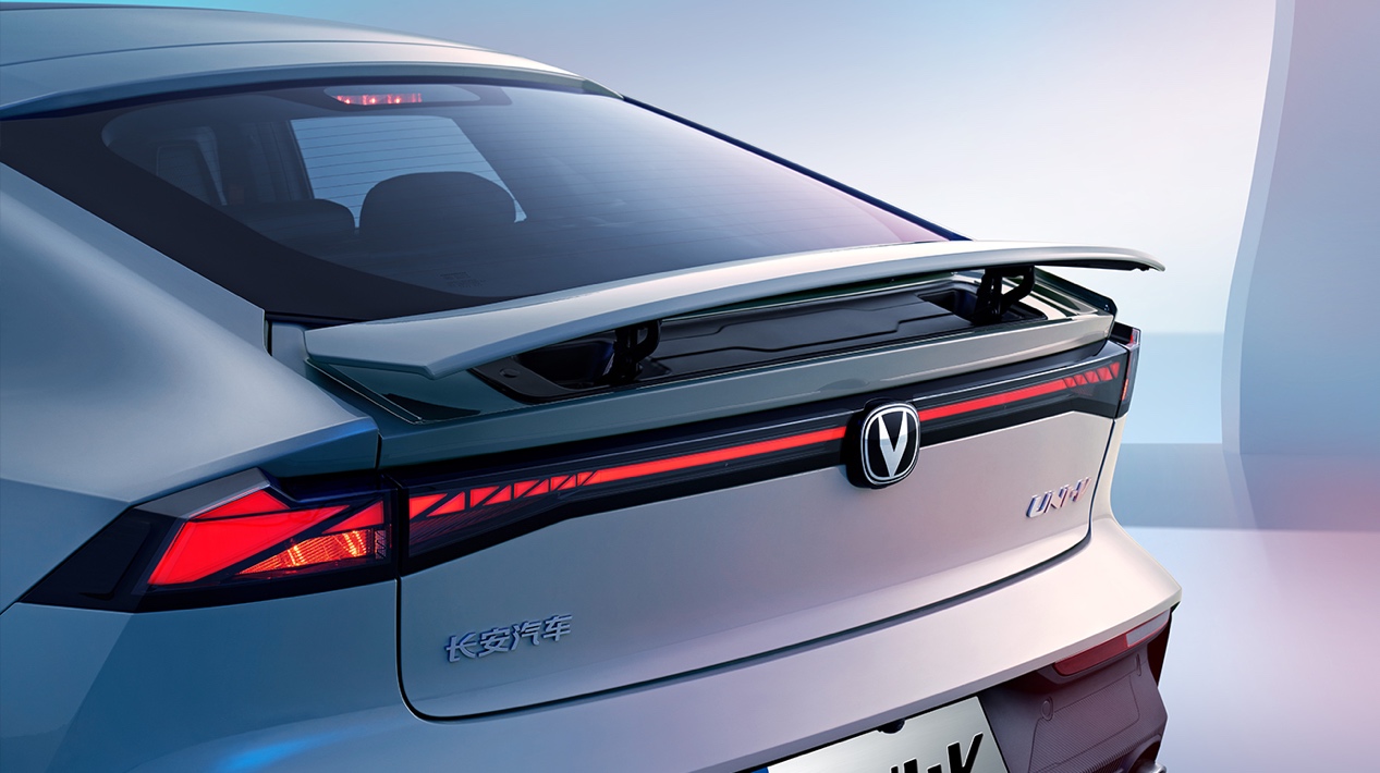 2023款uni-v电动尾翼. 长安汽车供图 华龙网发