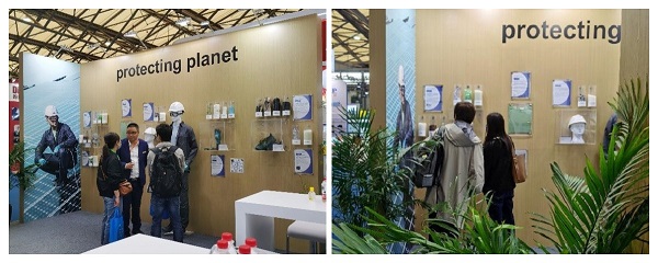 为保护地球驻足的观众