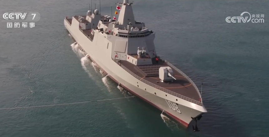 图片说明:108咸阳舰解缆启航 央视截图