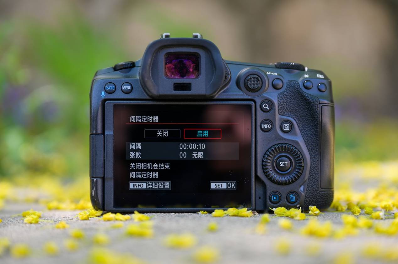 拍摄流星雨需要使用间隔曝光功能，佳能微单内置间隔定时器，拍摄更轻松