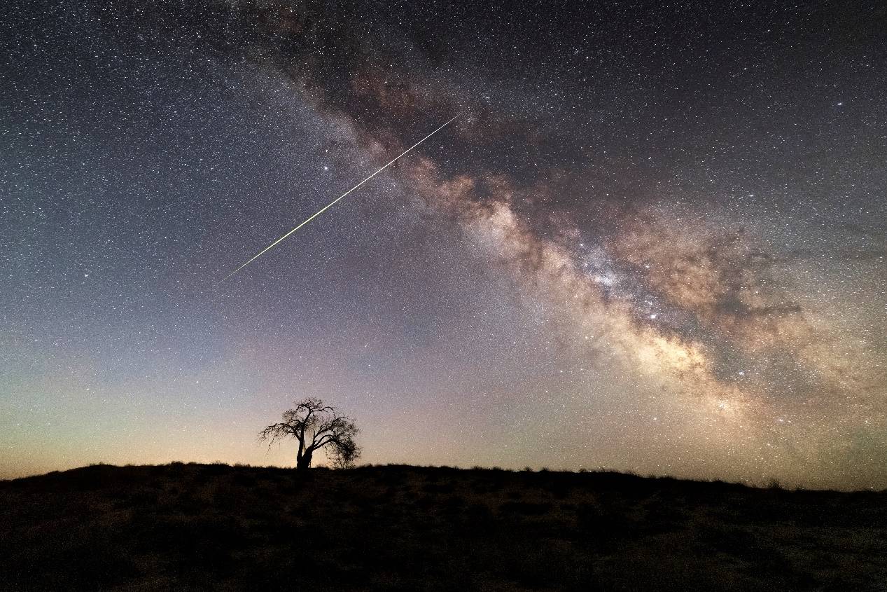 宝瓶座流星雨的火流星（摄影师：拂晓）