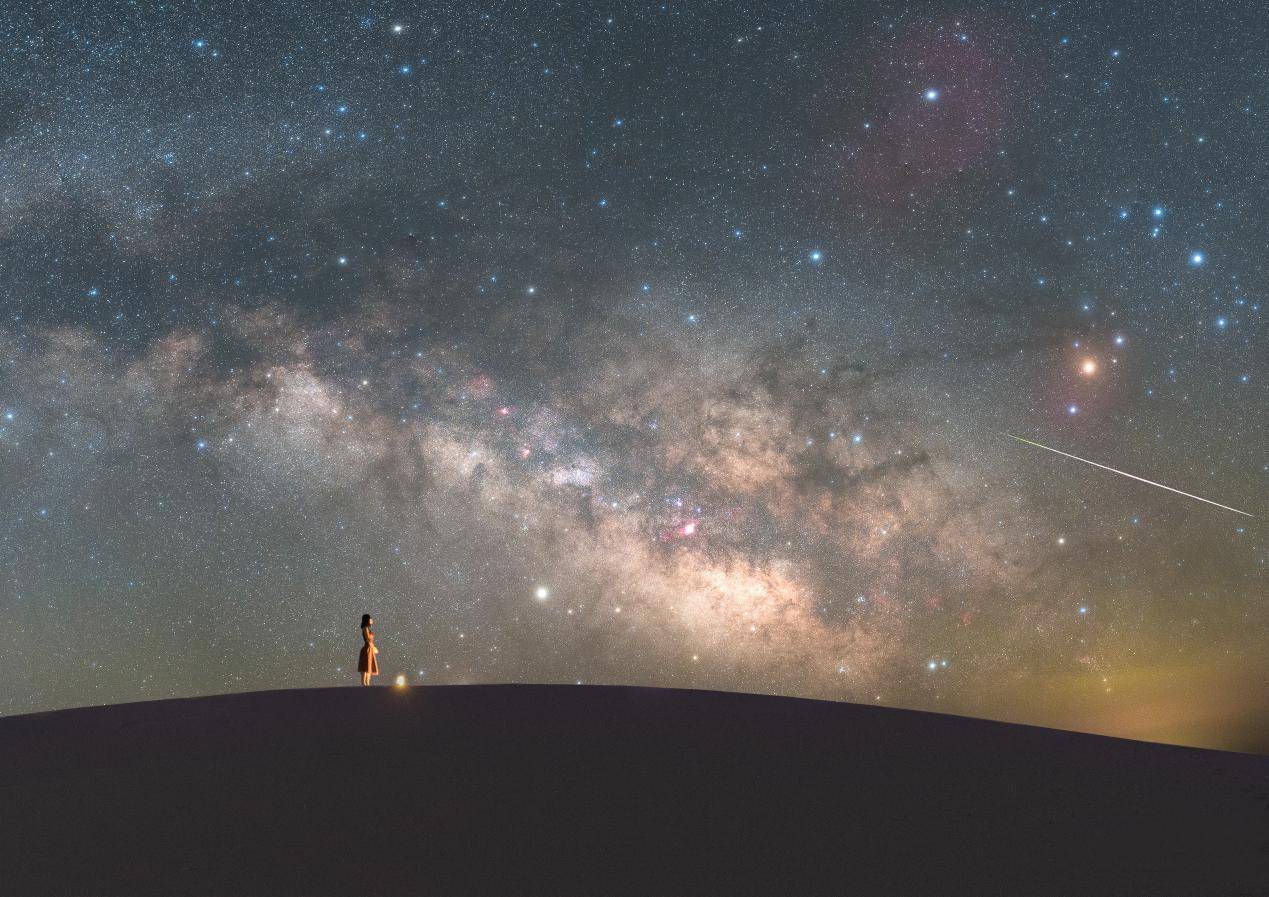 使用高感光度拍摄，相对缩短曝光时间，可以拍到更明亮的流星（摄影师：拂晓718）