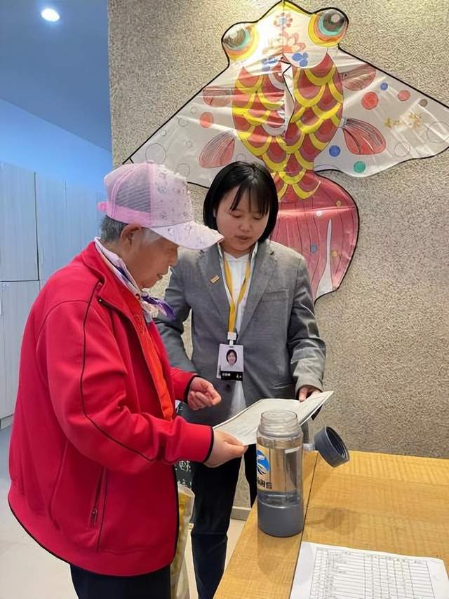 ▲刘亚楠日常服务社区业主