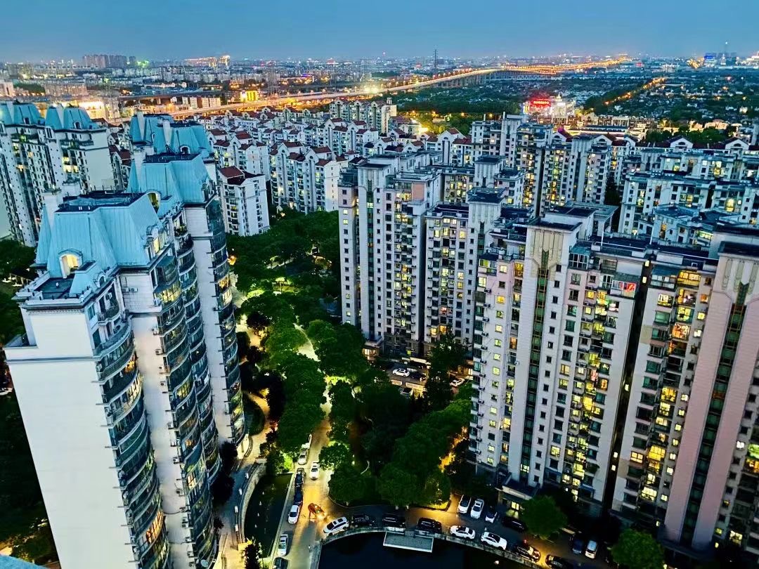 位于闵行区的康城,是上海最大的单体开放式社区,其建筑面积约208万