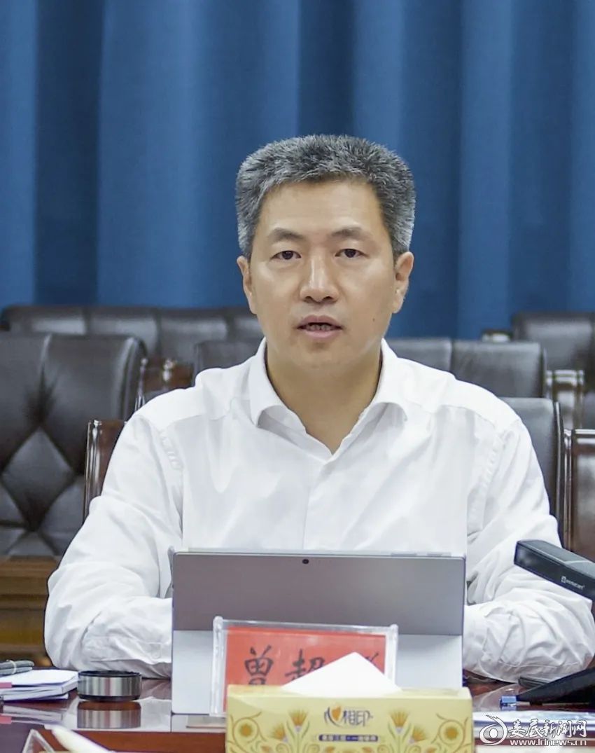 娄底市委副书记,市长曾超群主持会议.