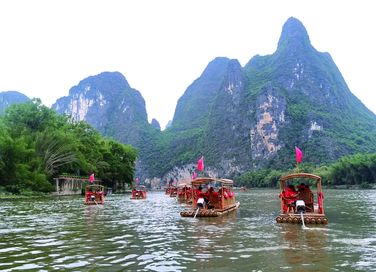 噪声小,没尾气,可开"天窗"…… 漓江首批30艘纯电动力排筏开航_新浪