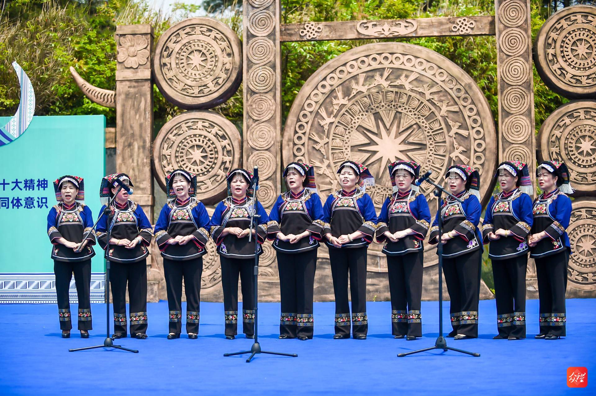 如今,已逐渐发展成为集山歌对唱,民间文艺演出,旅游观光为一体.