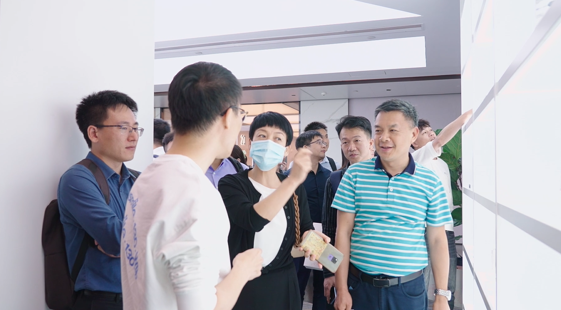 各企业走访参观Usmile展厅现场