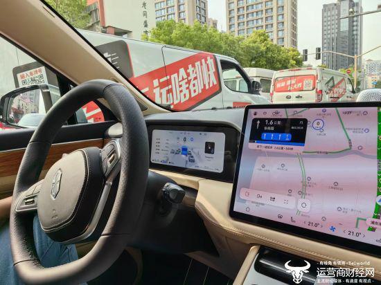 在上海最热闹的外滩穿梭自如!|无人驾驶_新浪财经_新浪网