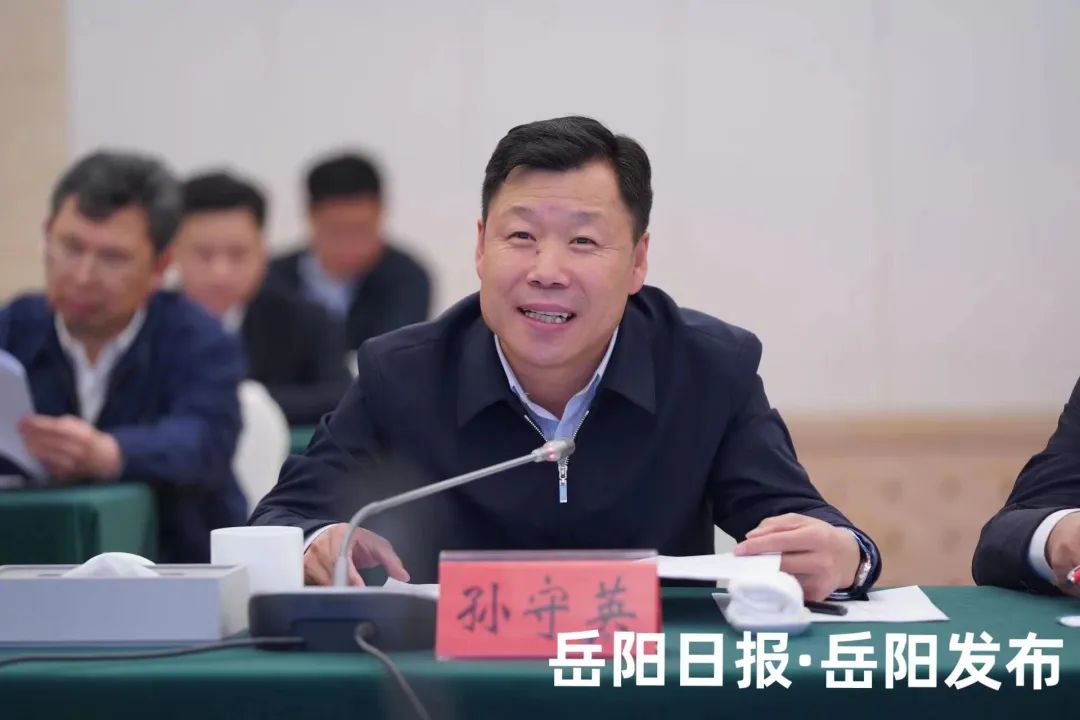 孙守英讲话会上,桑日县委书记孙守英介绍了桑日县经济社会发展情况,对