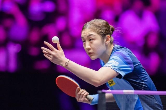 4月22日,陈梦在比赛中发球.新华社记者 张金加 摄