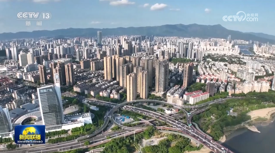 强化理论武装  深学细照笃行（学思想 强党性 重实践 建新功）