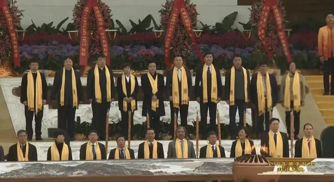 仰韶酒业董事长侯建光受邀参加拜祖大典，献五谷恭拜黄帝！