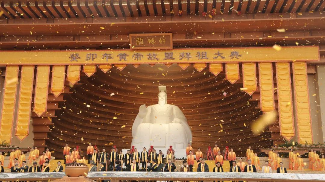 仰韶酒业董事长侯建光受邀参加拜祖大典,献五谷恭拜黄帝!